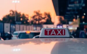 Private Airport‍ T⁠ra‌nsf‍ers vs Taxi